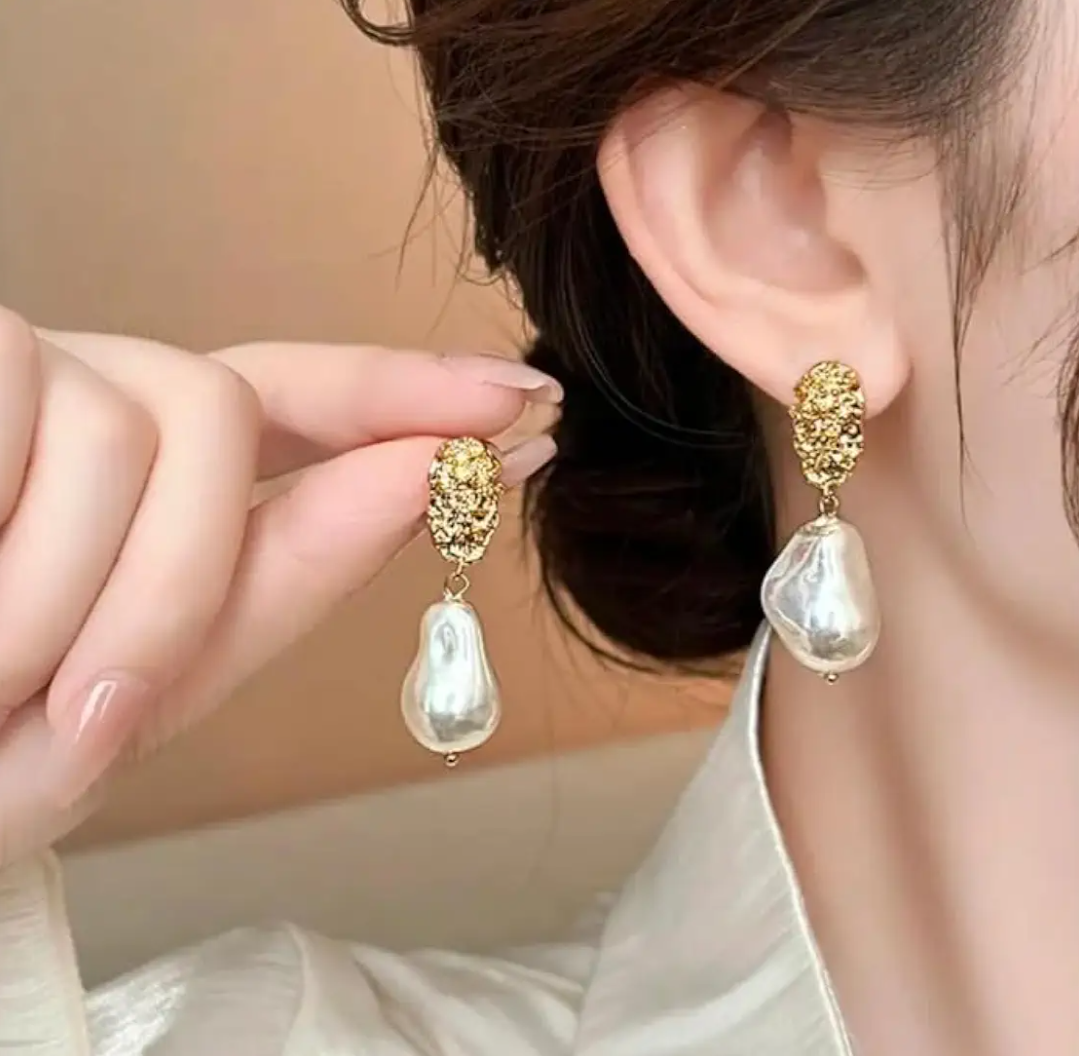 Golden Pearl Luxe Earrings