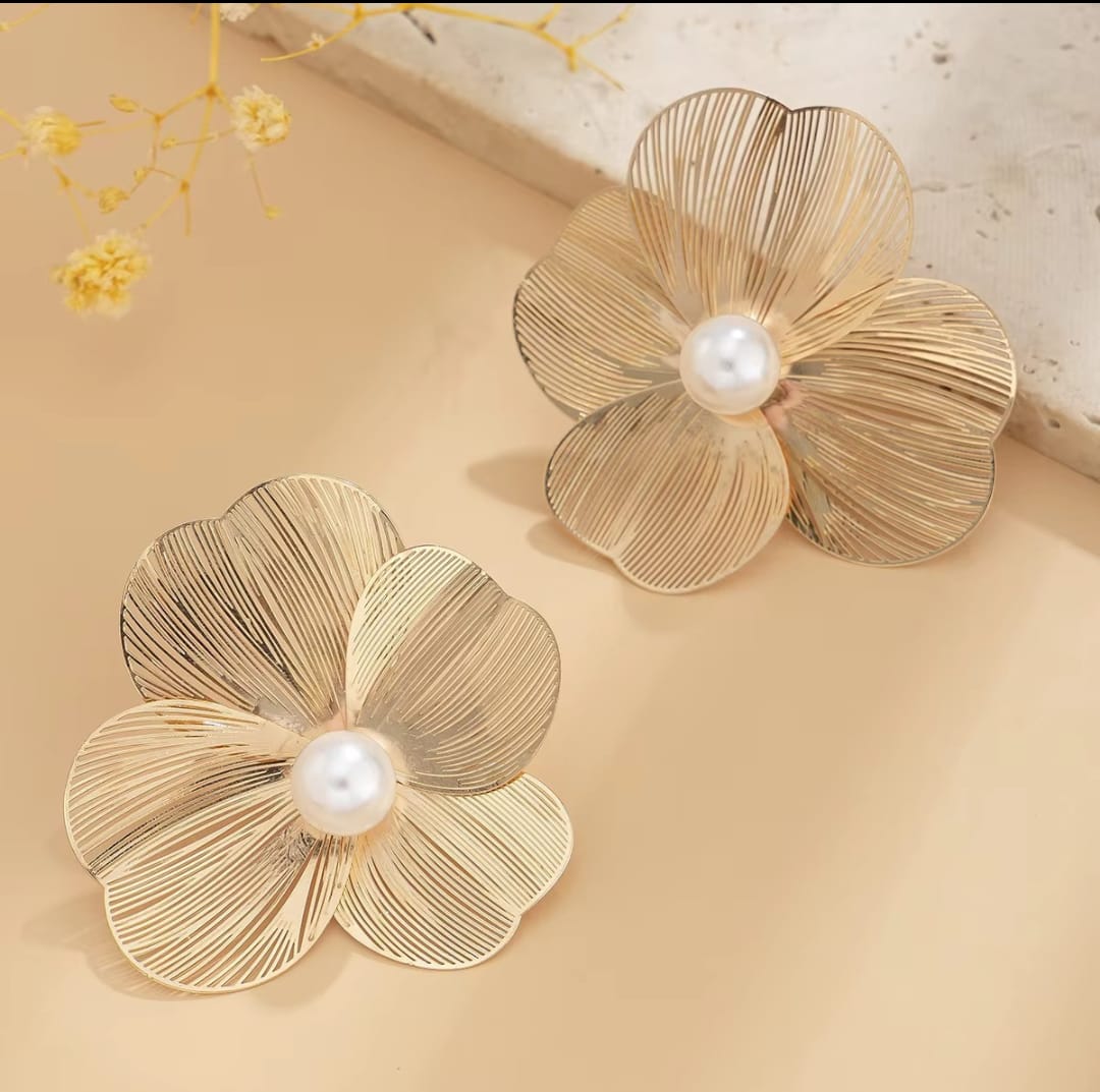 Floral Pearl Studs - Peppy Chic