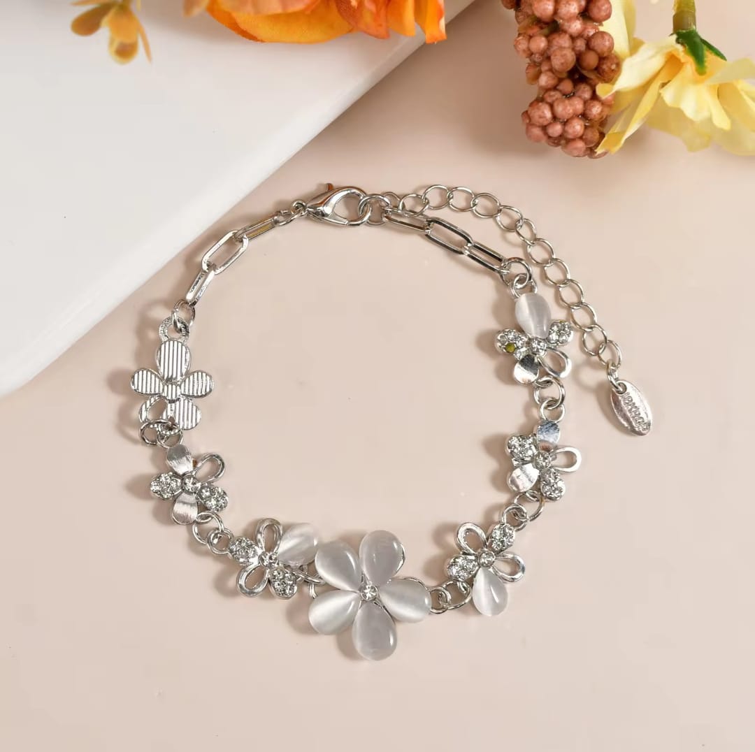 Frosted Bloom Bracelet - Peppy Chic