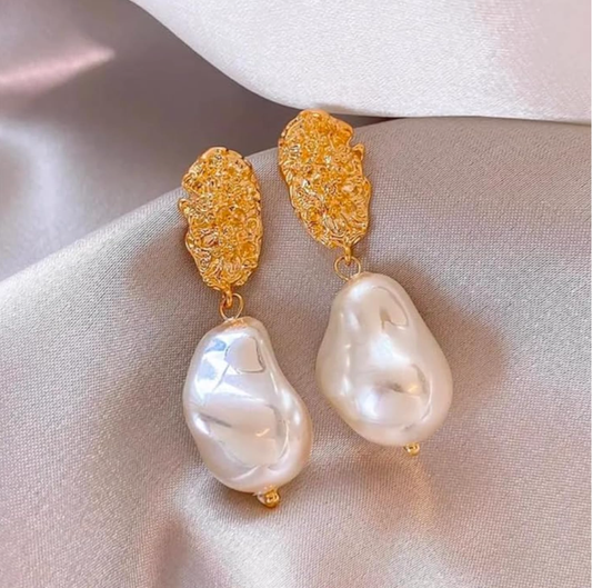 Golden Pearl Luxe Earrings