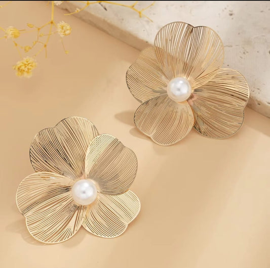 Floral Pearl Studs - Peppy Chic